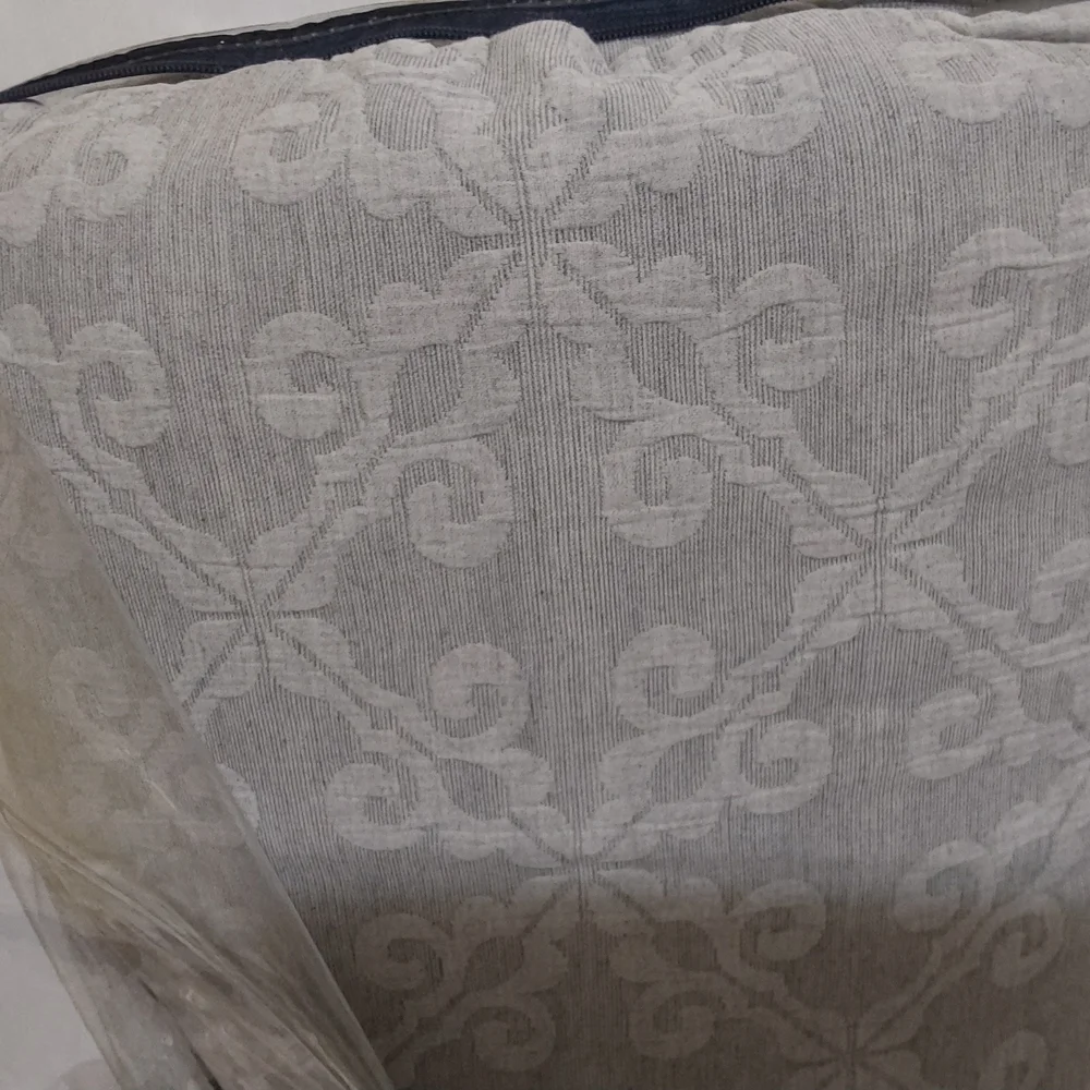 Charter Club Damask Twin /Twin XL Comforter Set in Gray (MSRP 320)